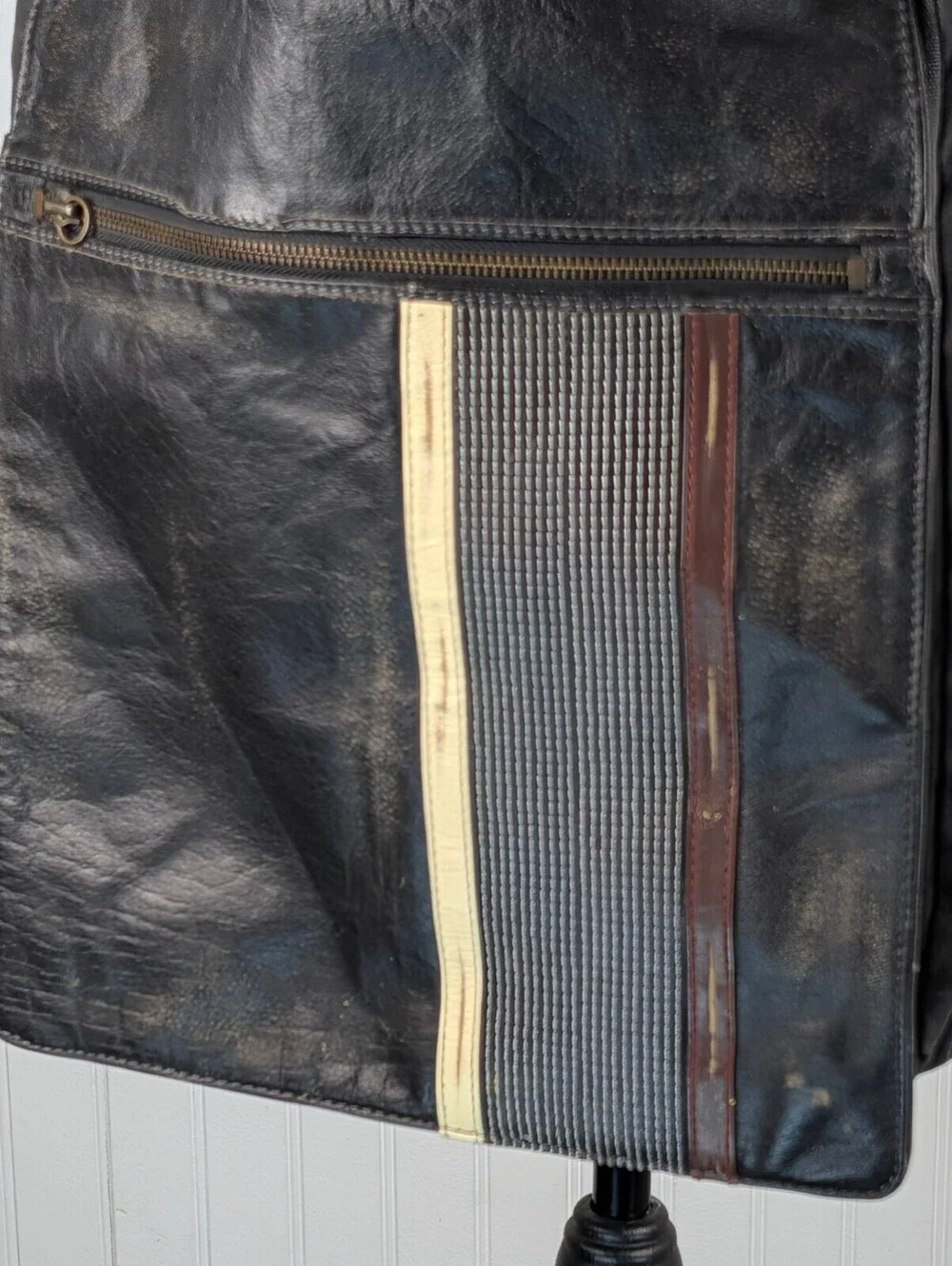 Classic Wilsons Leather Black Messenger Bag – Distressed Vintage Style